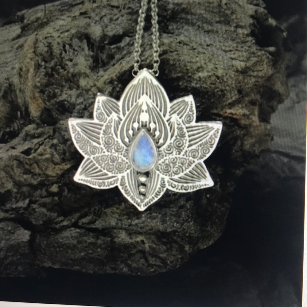 Lotus Yoga Pendant Necklace Chakra Chain NWT - Picture 1 of 5
